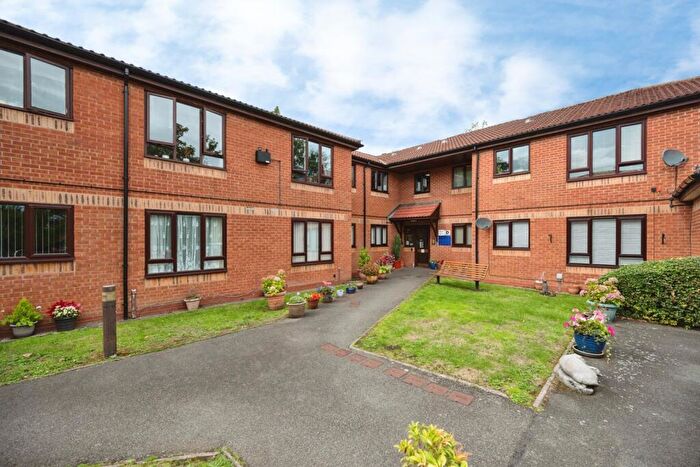 2 Bedroom Flat For Sale In Hagley Road West, Oldbury, West Midlands, B68