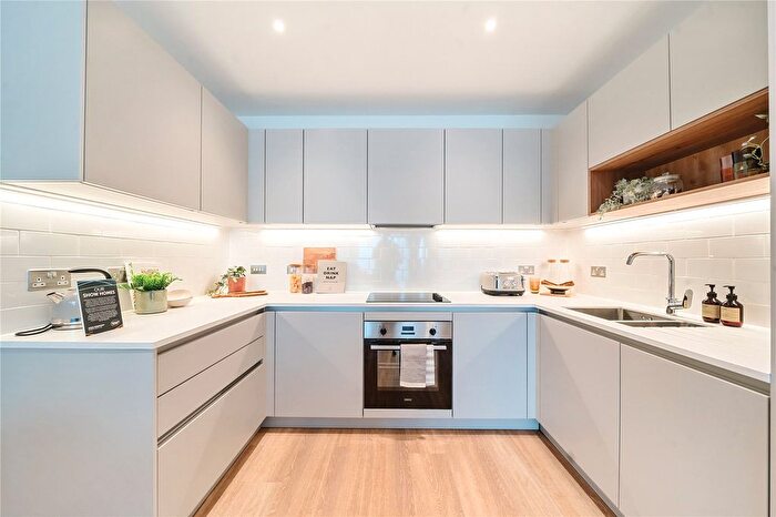 2 Bedroom Flat To Rent In Henley Cross, London, SE3