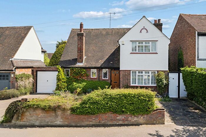 3 Bedroom Detached House For Sale In Woodwaye, Oxhey, Watford, WD19
