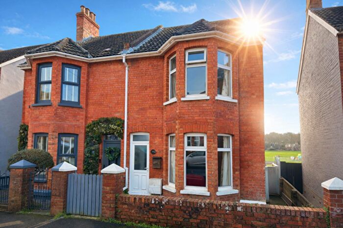 3 Bedroom Terraced House For Sale In Southview Road, Weymouth, DT4
