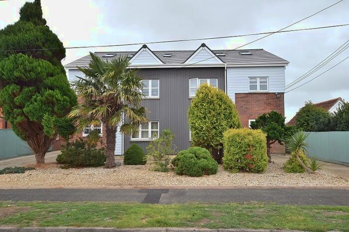 2 Bedroom Flat To Rent In Southern Lane, Barton On Sea, Hampshire., BH25