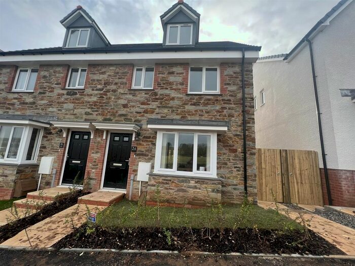 3 Bedroom Semi-Detached House To Rent In Alexanders Avenue, St. Austell, PL25