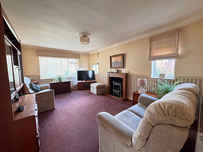 2 Bedroom Detached Bungalow For Sale In Newfield Avenue, Kenilworth, CV8