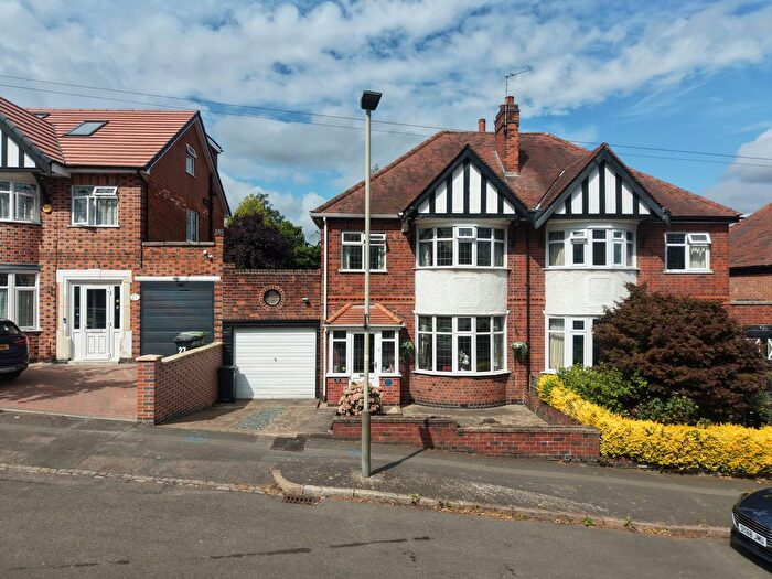 3 Bedroom Semi-Detached House For Sale In Kingswood Avenue, Leicester, LE3