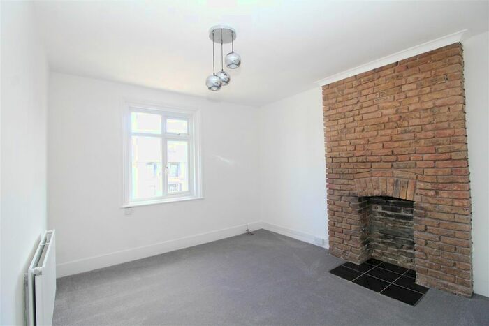 2 Bedroom Flat To Rent In The Vale, Broadstairs, CT10
