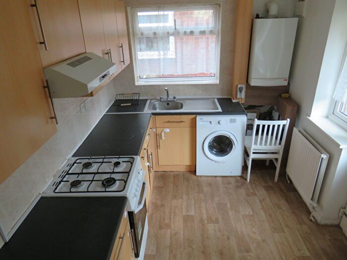 2 Bedroom Flat To Rent In Dockwell Close, Feltham, TW14