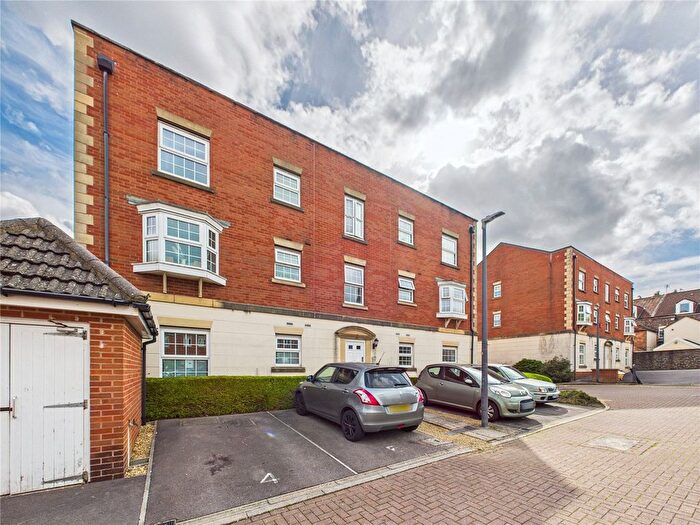 2 Bedroom Flat For Sale In Trinity Court, Kingswood, Bristol, BS15