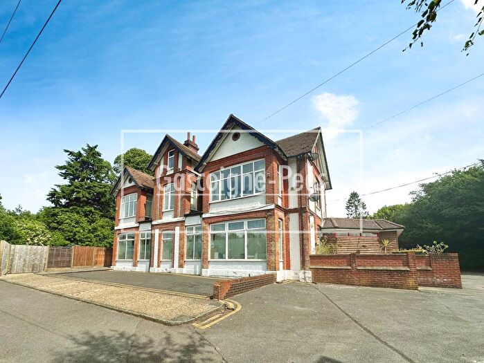 2 Bedroom Flat To Rent In Gorselands, Hindhead, GU26