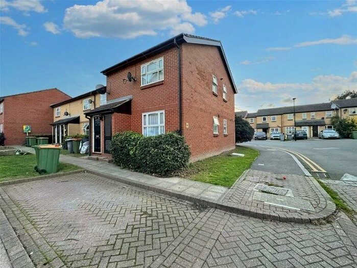 1 Bedroom Maisonette To Rent In Cranberry Lane, Canning Town, E16