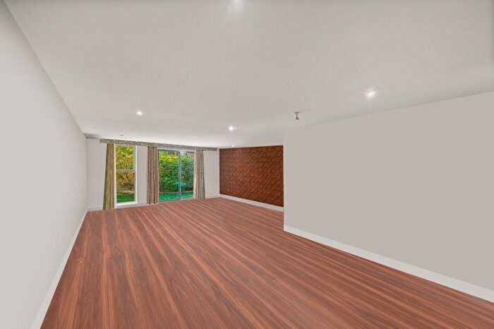 2 Bedroom Flat For Sale In Galaxy Building, Crews Street, E14