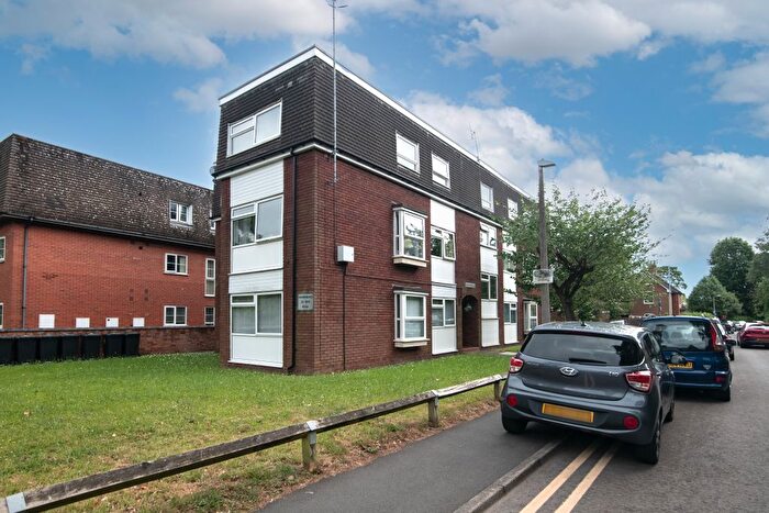 2 Bedroom Flat To Rent In New Road, Bromsgrove, B60