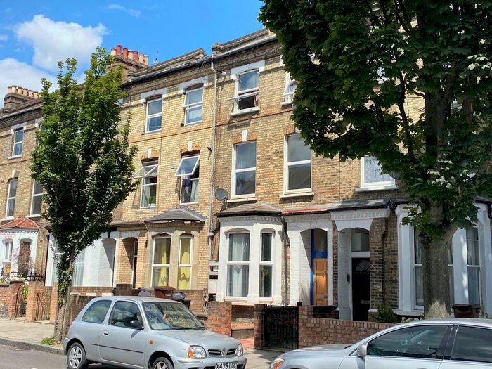 2 Bedroom Apartment To Rent In Blackstock Road, Finsbury Park, N4