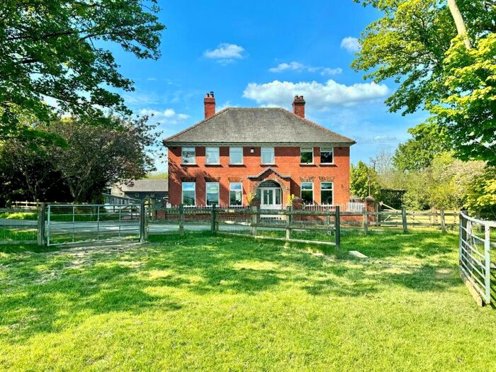 5 Bedroom Equestrian Facility For Sale In Crossgates, Llandrindod Wells, Powys, LD1