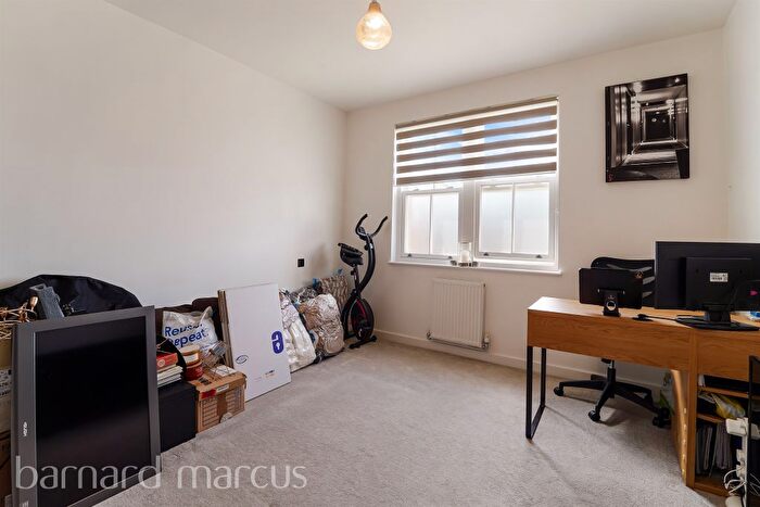 2 Bedroom Flat For Sale In Chambers Park Hill, London, SW20