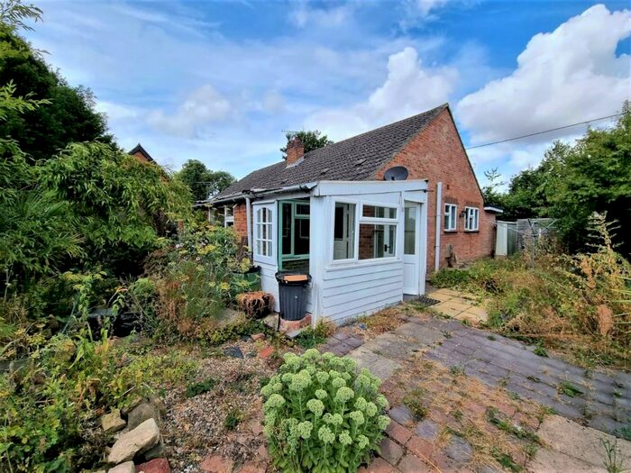 2 Bedroom Bungalow For Sale In St. Peters Close, Brimpton, Reading, Berkshire, RG7