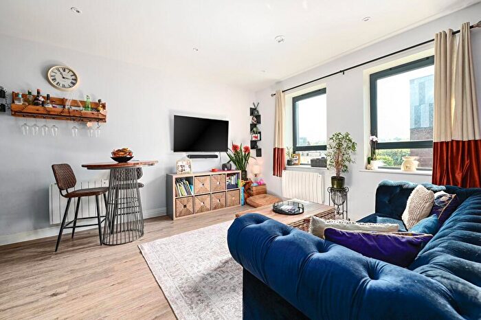 2 Bedroom Flat For Sale In Pembroke Broadway, Camberley, Surrey, GU15