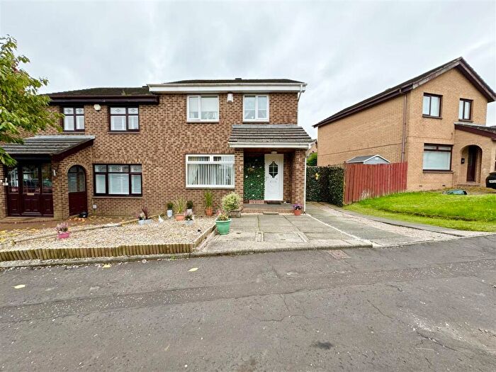 3 Bedroom Semi-Detached House For Sale In Waukglen Crescent, Glasgow, G53