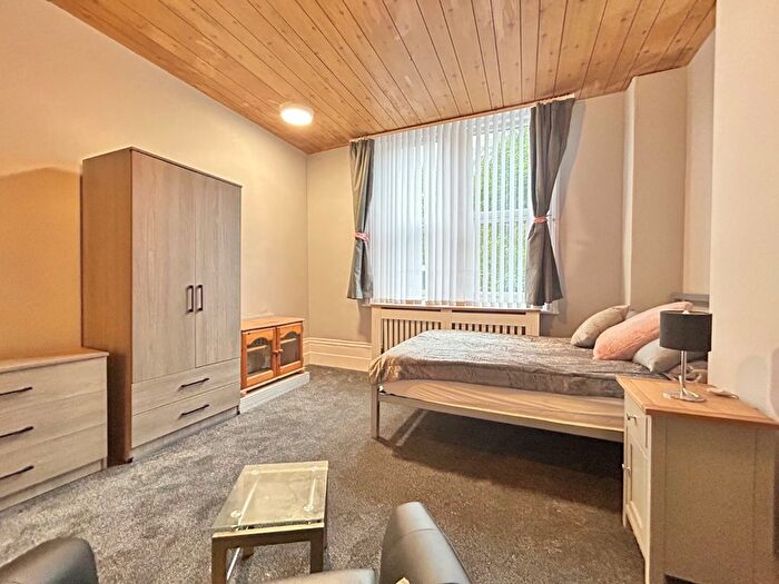 Studio To Rent In Cardigan Road, Headingley, Leeds, LS6