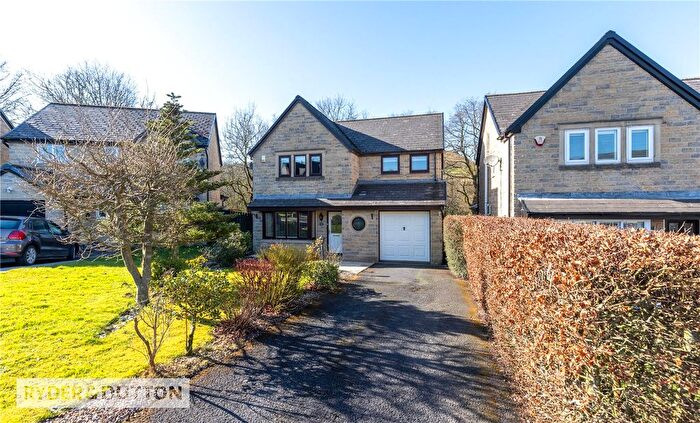 4 Bedroom Detached House For Sale In Alden Close, Helmshore, Rossendale, BB4