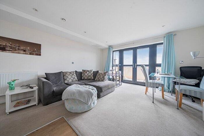 1 Bedroom Flat For Sale In Waldorf House, Welwyn Garden City, Hertfordshire, AL7