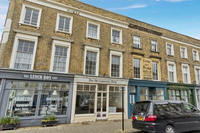 2 Bedroom Apartment To Rent In Clarence Road, East Cowes, PO32