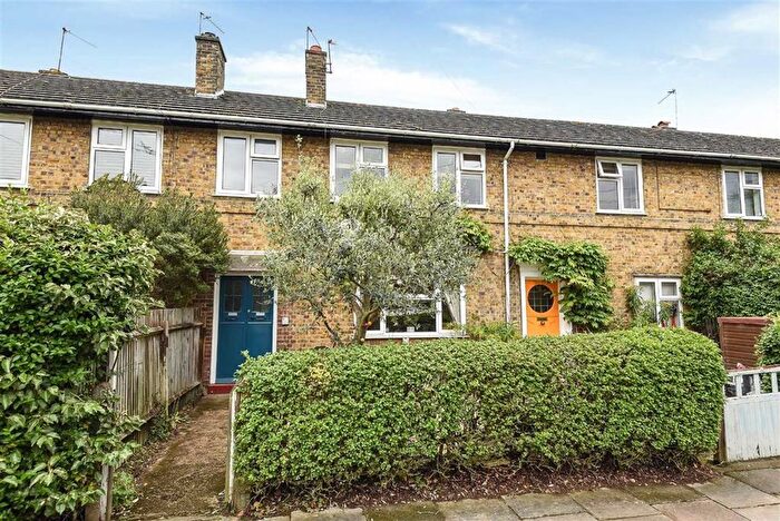 2 Bedroom Flat To Rent In Temple Road, Kew, Richmond, TW9