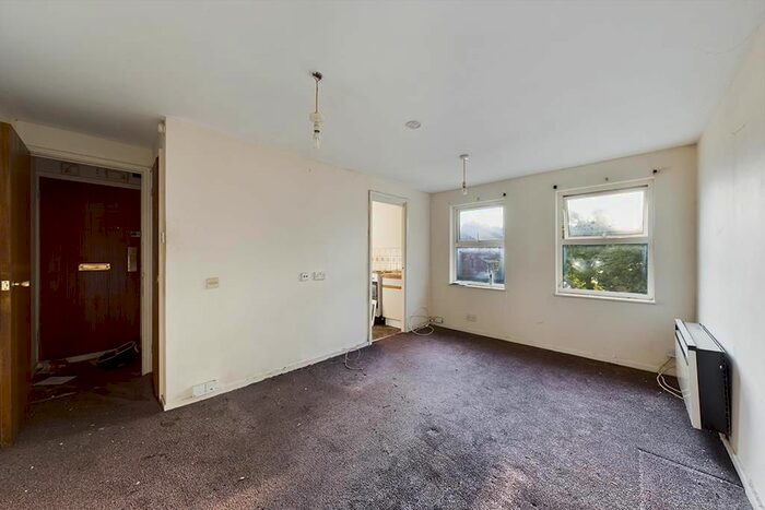 Studio To Rent In Helford Gardens, West End, Southampton, SO18