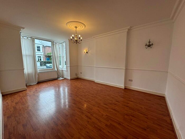 1 Bedroom Flat To Rent In Carisbrooke House, E17