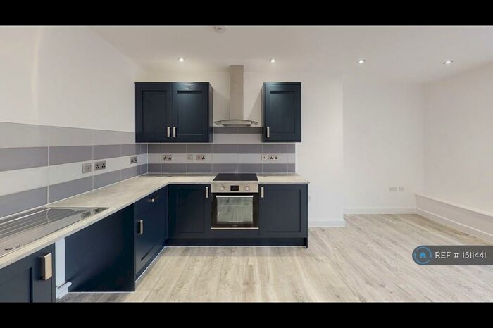 2 Bedroom Flat To Rent In High Street, Lees, Oldham, OL4
