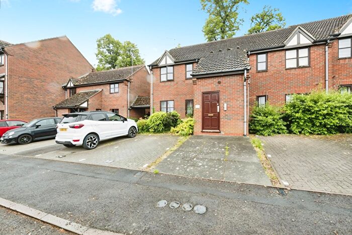 1 Bedroom Flat For Sale In Eton Close, Weedon, Northampton, NN7