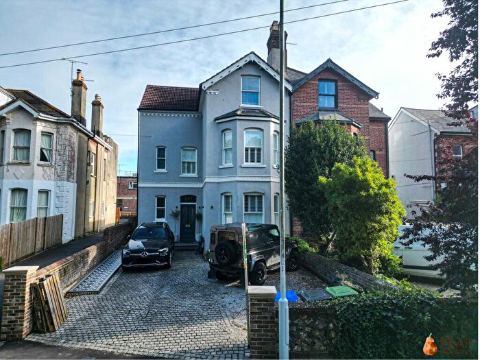 5 Bedroom Semi-Detached House To Rent In Park Road, Worthing, BN11