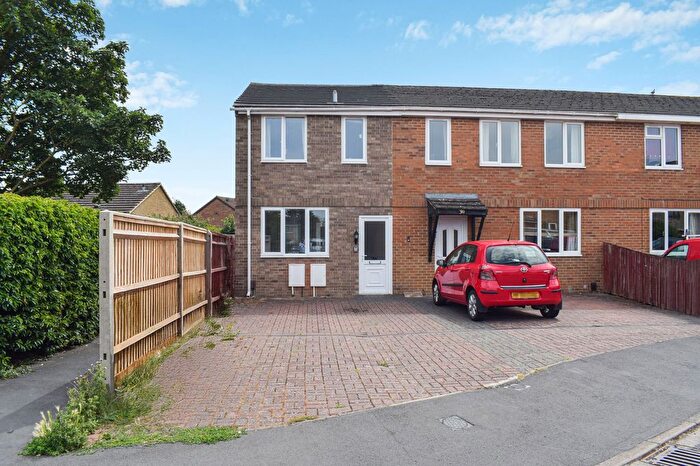 3 Bedroom End Of Terrace House To Rent In Bellenger Way, Kidlington, OX5