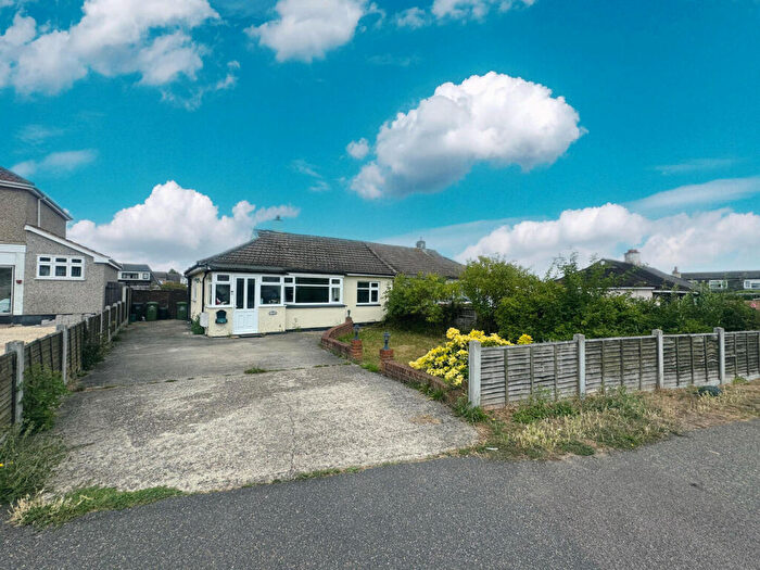 3 Bedroom Semi-Detached Bungalow For Sale In Kings Crescent, Basildon, SS15