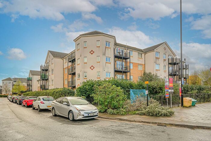 2 Bedroom Flat For Sale In Amethyst Court Enstone Road, Enfield, EN3