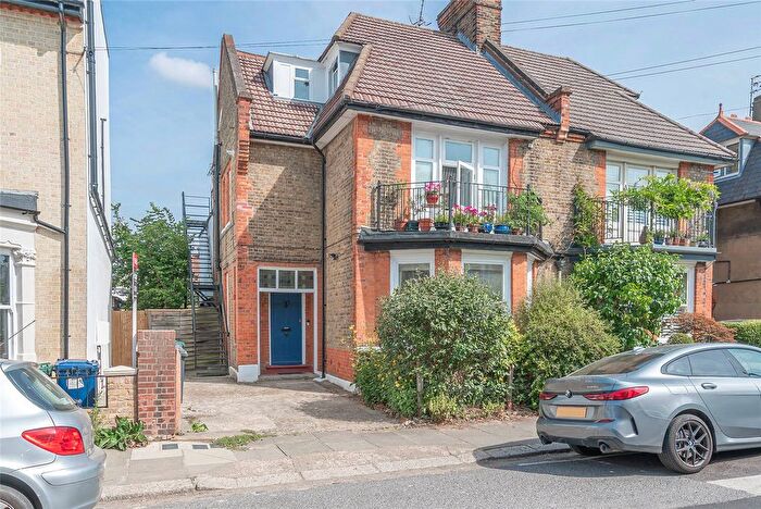 1 Bedroom Flat For Sale In Lincoln Road, London, N2
