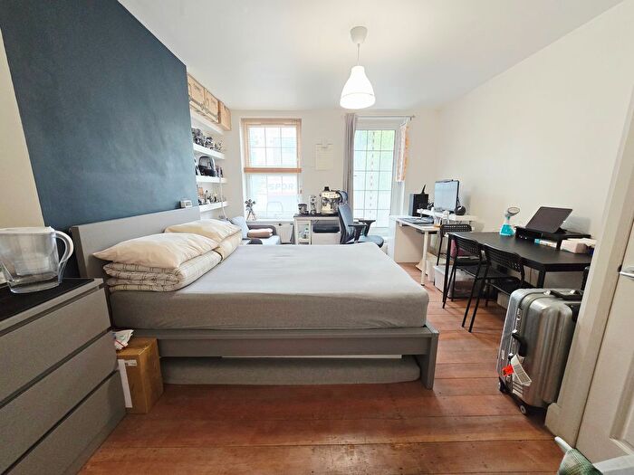 3 Bedroom Flat To Rent In Holloway Road, London, N7