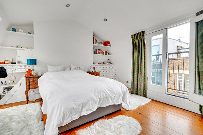 2 Bedroom Apartment To Rent In Baron Street, London, N1
