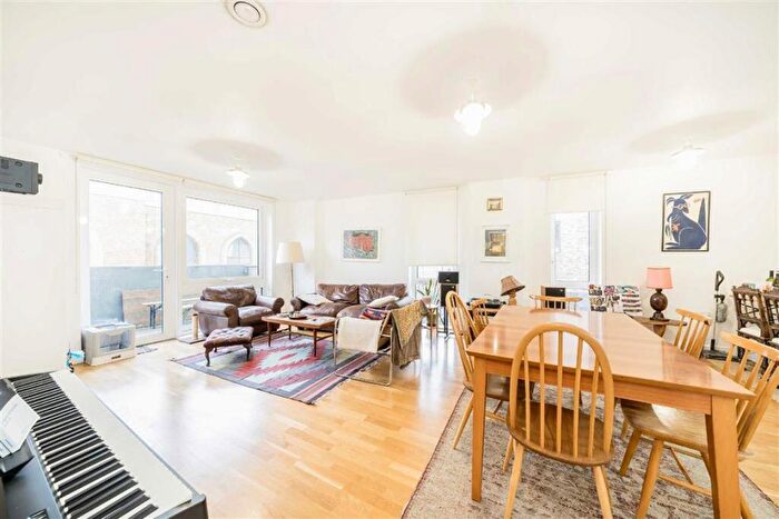 3 Bedroom Flat For Sale In Killick Way, Mile End, E1
