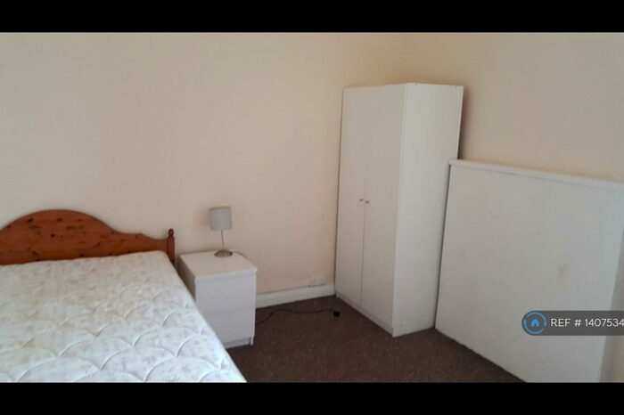 4 Bedroom Flat To Rent In Admiral Street, Glasgow, G41