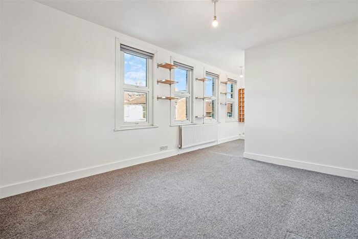 1 Bedroom Property To Rent In Darwin Road, London, W5