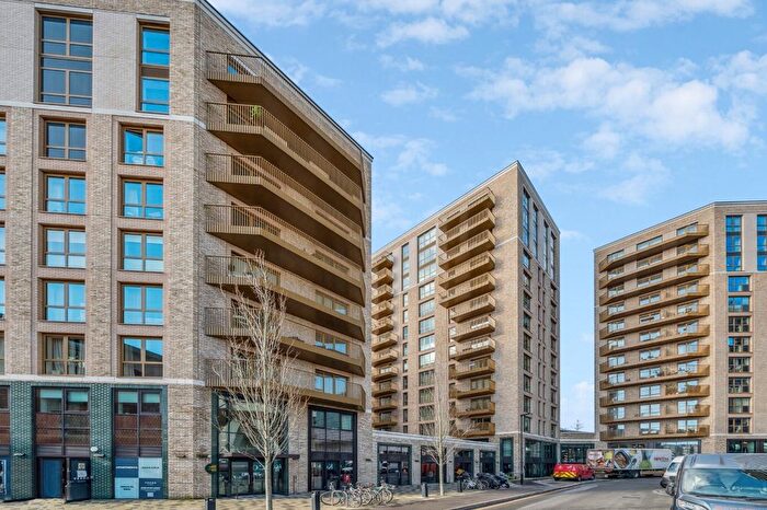 2 Bedroom Flat To Rent In Hive House, Capital Interchange Way, TW8