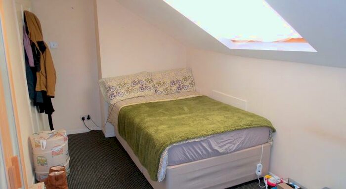 2 Bedroom Flat To Rent In Burley Lodge Road, Hyde Park, Leeds, LS6