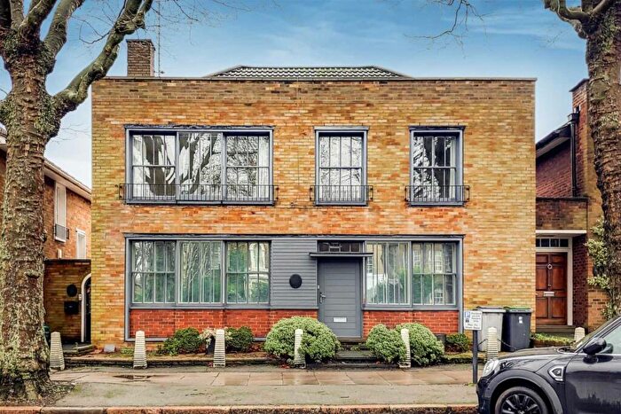 3 Bedroom Detached House To Rent In North Road, Highgate, N6