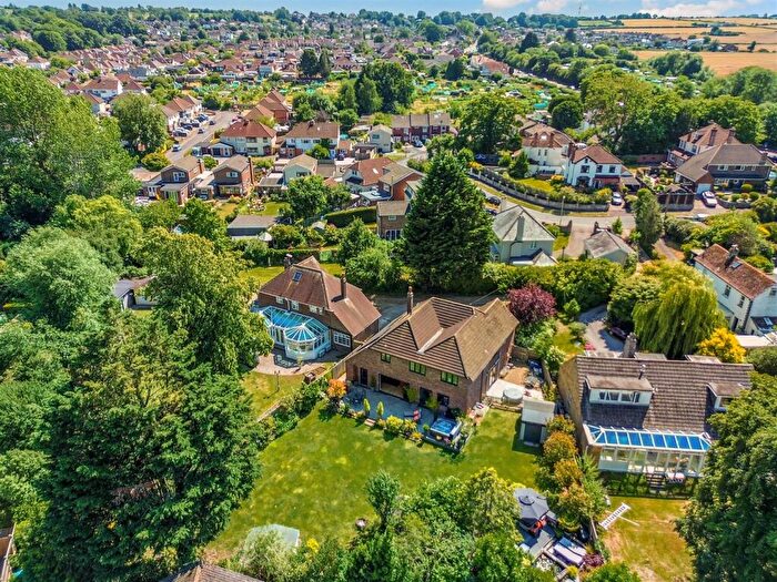 6 Bedroom Detached House For Sale In Park Road, Purbrook, PO7