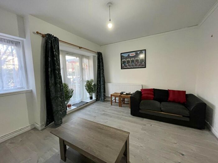 2 Bedroom Apartment To Rent In Elsinore House, Denmark Road, Camberwell, London, SE5