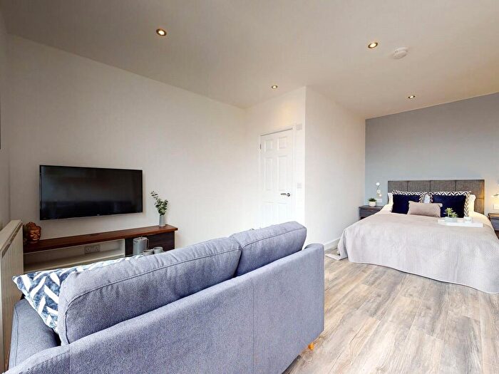 Apartment To Rent In Flat, Hyde Terrace #, LS2