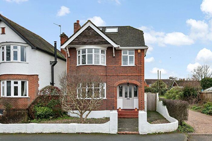 4 Bedroom Detached House For Sale In Dudley Road, Walton-On-Thames, KT12