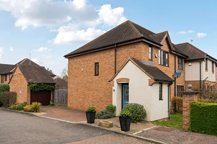3 Bedroom Semi Detached House For Sale In Pearson Close, High Barnet, EN5