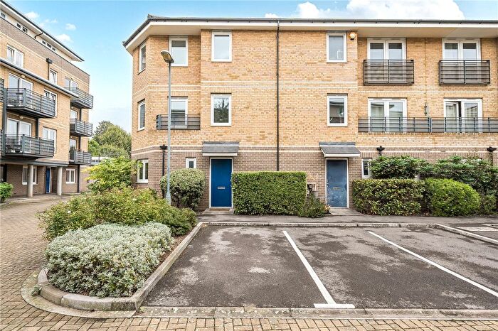 4 Bedroom End Of Terrace House For Sale In Hereford Road, London, E3