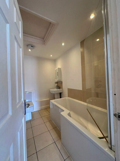 3 Bedroom Semi-Detached Bungalow To Rent In Bexleyheath, DA7